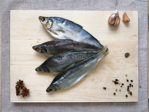 Кнуты Брусничные (500 гр.): Пелядь вяленая