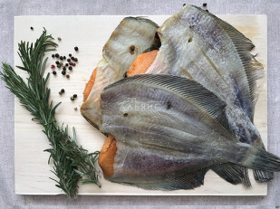 Корюшка с икрой вяленая ГОСТ (крупная): Камбала камчатская вяленая с икрой