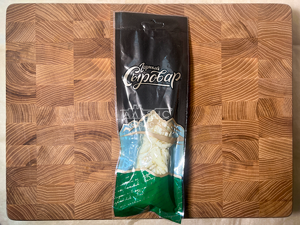 Сыр 100 гр ГОРНЫЙ СЫРОВАР (Косичка с укропом и чесноком) в Калуге