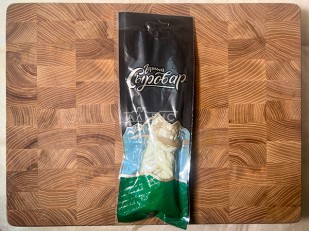 Фрайчизы со вкусом салями (100 гр.): Сыр 100 гр ГОРНЫЙ СЫРОВАР (Косичка с укропом и чесноком)